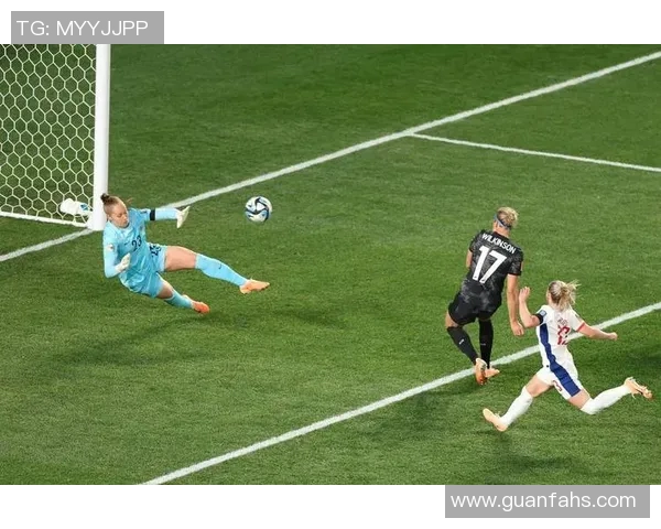 绿色头发足球球星赛场惊艳造型引发球迷热烈讨论