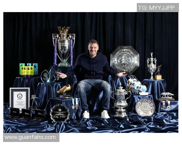 足球9号传奇球星回顾 盘点历史上最具影响力的9号球员